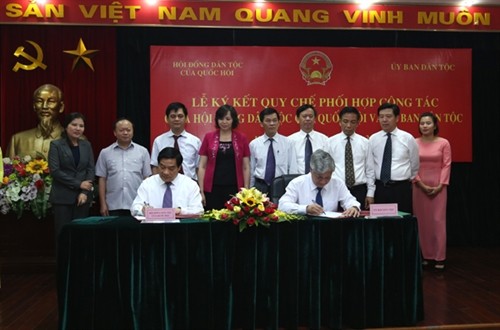 Ủy ban Dân tộc và Hội đồng Dân tộc của Quốc hội ký Quy chế phối hợp công tác