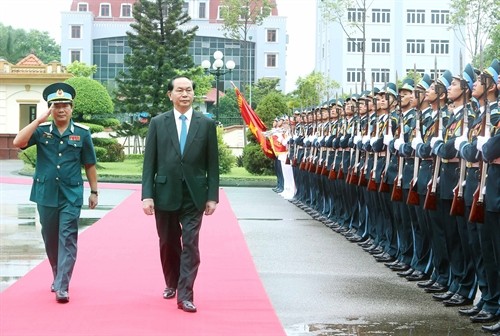 Chủ tịch nước Trần Đại Quang thăm và làm việc với Bộ Tư lệnh Quân chủng Phòng không-Không quân