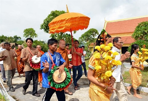 Tái hiện lễ mừng nhà mới của dân tộc Bahna và “Lễ cơm vắt” của dân tộc Khmer