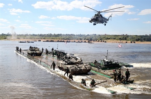 Nga tiến hành một loạt cuộc diễn tập quân sự quy mô lớn