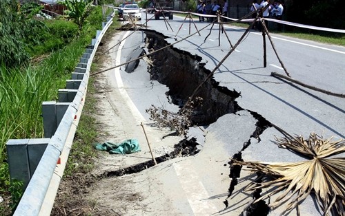 Yên Bái: Sụt lún bất thường trên quốc lộ 32C