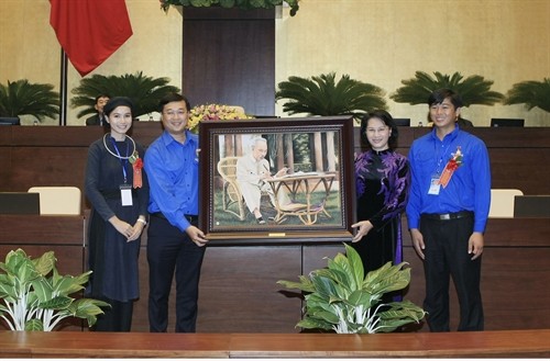 Chủ tịch Quốc hội Nguyễn Thị Kim Ngân gặp mặt Đoàn đại biểu dự Đại hội thanh niên tiên tiến làm theo lời Bác