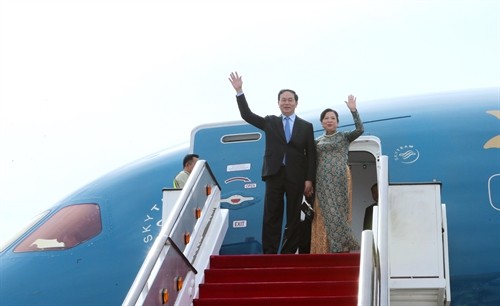 Chủ tịch nước Trần Đại Quang và Phu nhân bắt đầu thăm cấp Nhà nước tới Cộng hòa Singapore