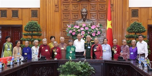 Phó Thủ tướng Thường trực Trương Hòa Bình tiếp Đoàn đại biểu người có công với cách mạng tỉnh Hậu Giang