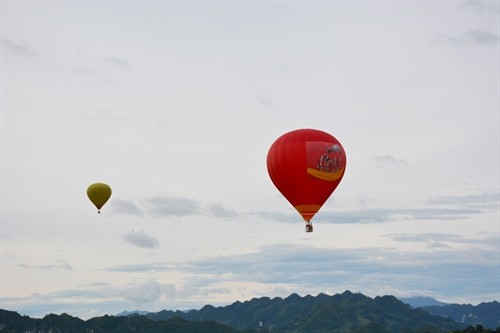 Lễ hội Khinh khí cầu quốc tế trên cao nguyên Mộc Châu (Sơn La)