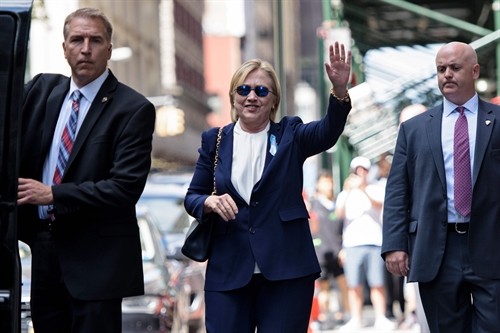 Bầu cử Mỹ 2016: Bà Clinton hủy chuyến đi vận động ở California do vấn đề sức khỏe