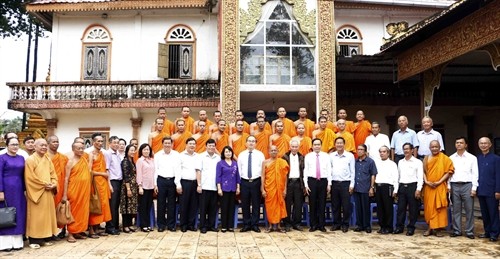 Đồng chí Nguyễn Thiện Nhân thăm Học viện Phật giáo Nam tông Khmer