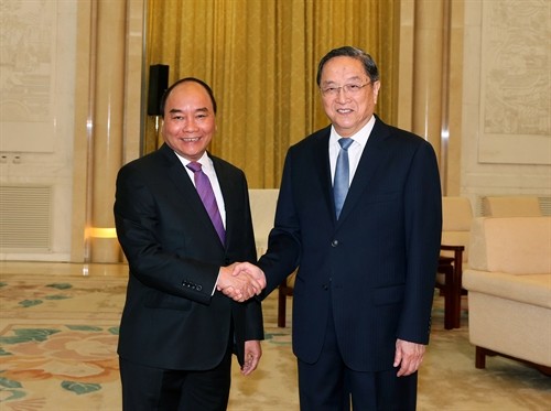 Thủ tướng Nguyễn Xuân Phúc hội kiến Chủ tịch Hội nghị Hiệp thương chính trị nhân dân toàn quốc Trung Quốc