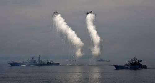 Hải quân Nga dùng vũ khí gì làm quáng mắt đối phương