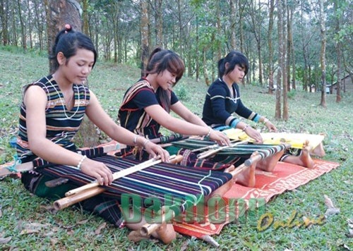 Độc đáo nghề dệt thổ cẩm truyền thống ở Đắk Nông