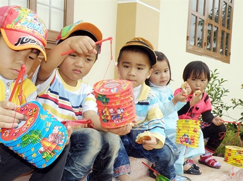 Trung thu với trẻ vùng sâu Lâm Đồng
