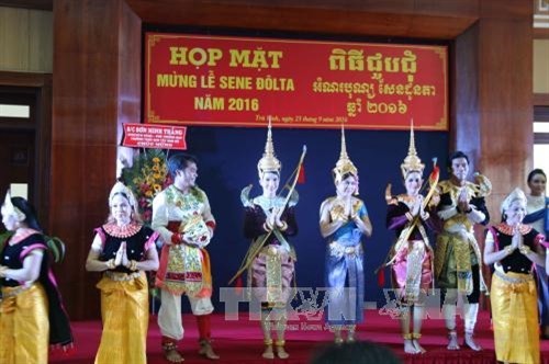 Họp mặt chúc mừng nhân dịp lễ Sene Dolta của đồng bào Khmer