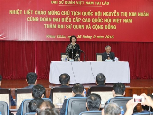 Chủ tịch Quốc hội Nguyễn Thị Kim Ngân đến thăm và nói chuyện với cán bộ, nhân viên Đại sứ quán, sinh viên và bà con Việt kiều.