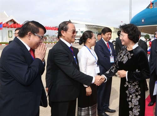 Chủ tịch Quốc hội Nguyễn Thị Kim Ngân tới sân bay quốc tế Wattay bắt đầu thăm hữu nghị chính thức CHDCND Lào