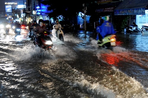 Mưa lớn gây ngập trên diện rộng tại Thành phố Hồ Chí Minh