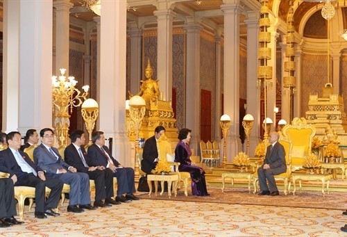 Chủ tịch Quốc hội Nguyễn Thị Kim Ngân chào xã giao Quốc vương Campuchia và hội kiến Chủ tịch Thượng viện Campuchia