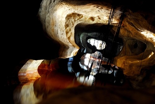 Vẻ đẹp nguyên sơ của hang động Sơn Trà