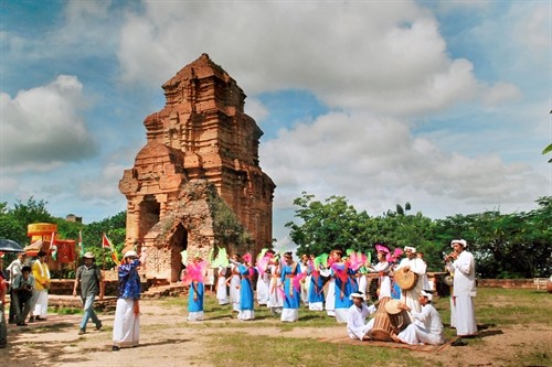 Rộn ràng lễ hội Katê của đồng bào Chăm Bình Thuận