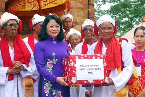Phó Chủ tịch nước Đặng Thị Ngọc Thịnh dự lễ hội Ka Tê tại Ninh Thuận
