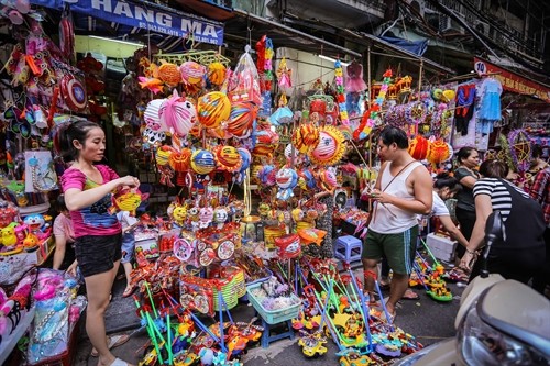 Dạo quanh phố đồ chơi Trung Thu ở Hà Nội