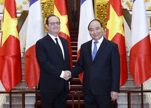 Thủ tướng Nguyễn Xuân Phúc hội kiến Tổng thống Pháp