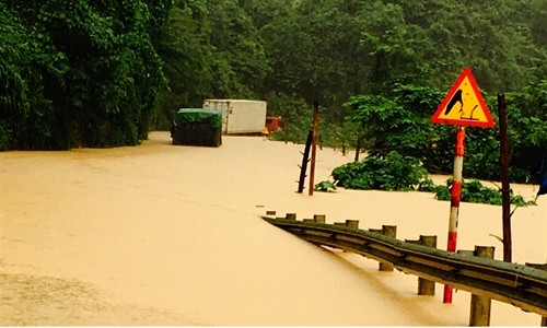 Cao Bằng: Quốc lộ 4 tê liệt vì mưa lũ
