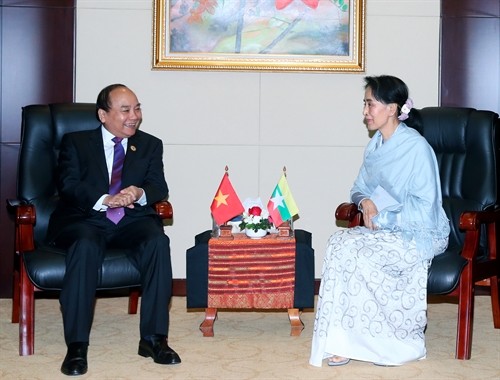 Thủ tướng Chính phủ Nguyễn Xuân Phúc gặp Cố vấn Nhà nước, Bộ trưởng Ngoại giao Myanmar