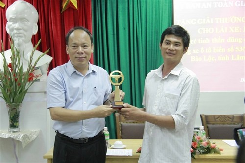 Lái xe Phan Văn Bắc được Chủ tịch nước gửi thư khen và được đặc cách tặng Cúp Vô lăng Vàng 2016