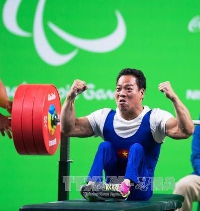 Lực sỹ cử tạ Lê Văn Công phá kỷ lục thế giới, ghi tên vào bảng vàng Paralympic