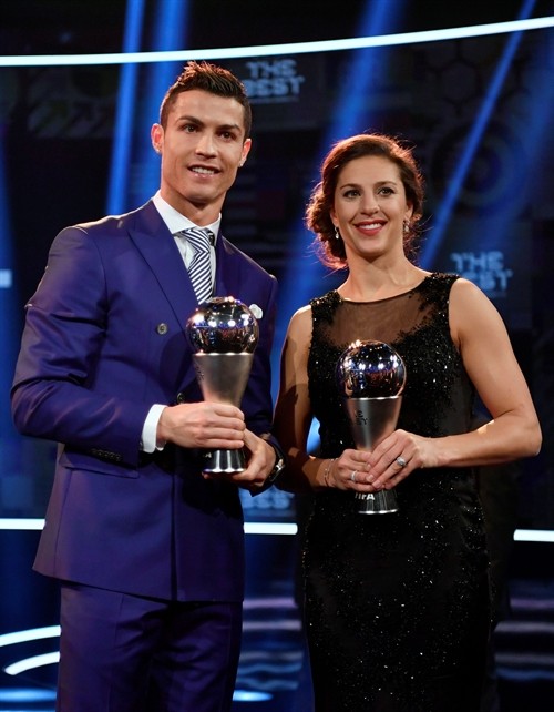 Cristiano Ronaldo giành giải Cầu thủ nam xuất sắc nhất thế giới 2016