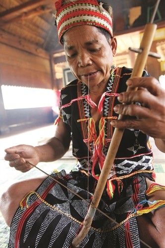 广南省西江山林的气鸣乐器演奏艺人