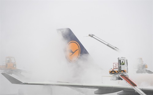 Máy bay của Hãng hàng không Đức Lufthansa phải hạ cánh khẩn cấp tại Moskva