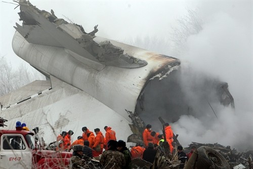 Kyrgyzstan để Quốc tang các nạn nhân vụ rơi máy bay của Thổ Nhĩ Kỳ. Đã tìm thấy hộp đen của chiếc máy bay gặp nạn.