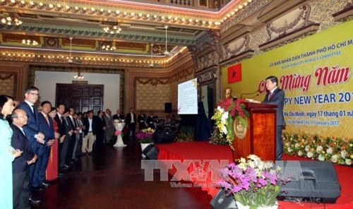 Lãnh đạo Thành phố Hồ Chí Minh gặp mặt cơ quan đại diện nước ngoài nhân dịp Xuân Đinh Dậu 2017