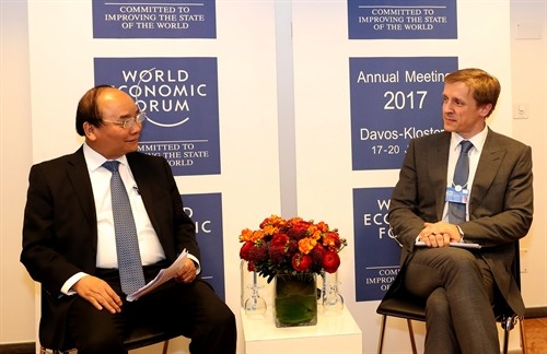 Thủ tướng Nguyễn Xuân Phúc gặp gỡ báo chí quốc tế bên lề Hội nghị WEF 2017