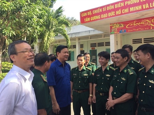 Bí thư Thành ủy Thành phố Hồ Chí Minh thăm, chúc Tết tại Sư đoàn 5 - Quân khu 7 và các đồn Biên phòng Lò Gò, Tân Bình (Tây Ninh)