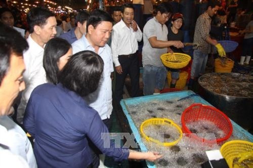 Bí thư Thành ủy Thành phố Hồ Chí Minh thị sát chợ đầu mối Bình Điền