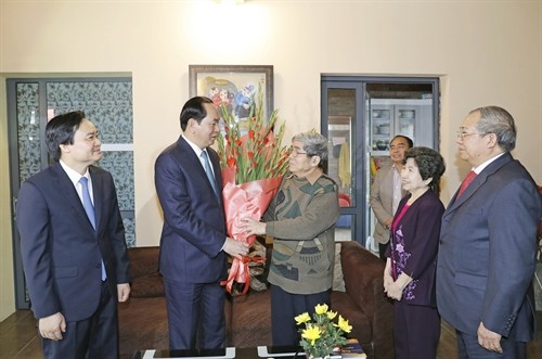 Chủ tịch nước Trần Đại Quang thăm, chúc Tết các trí thức tiêu biểu của thủ đô Hà Nội và cán bộ, chiến sĩ Phòng Cảnh sát Giao thông Hà Nội
