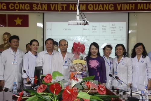 Bộ trưởng Bộ Y tế thăm, chúc Tết các bệnh viện tại Thành phố Hồ Chí Minh
