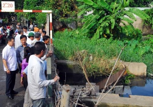 Thành phố Hồ Chí Minh khẩn trương khắc phục sự cố nước tràn bờ bao gây ngập nhà dân