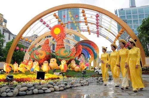 Các điểm vui chơi thu hút đông đảo người dân Thành phố Hồ Chí Minh du xuân