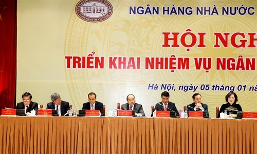 Thủ tướng Nguyễn Xuân Phúc: Phấn đấu quyết liệt giảm mặt bằng lãi suất và chi phí vay vốn cho doanh nghiệp