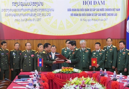 Đoàn đại biểu quân sự cấp cao nước CHDCND Lào thăm Việt Nam