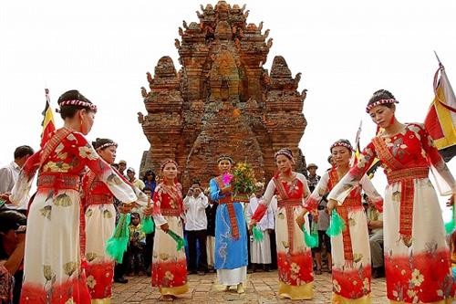 越南宁顺省占族同胞即将迎来2017年卡特节