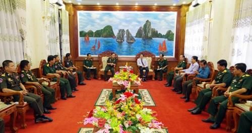 柬埔寨国防部发展局代表团访问越南朔庄省