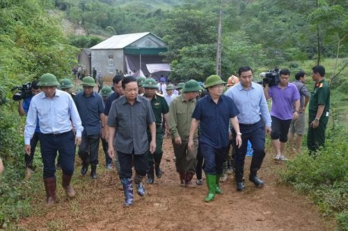 政府副总理郑廷勇赴和平省视察指导山体滑坡抢险救援工作