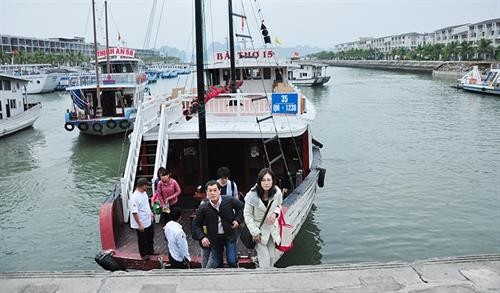 营造文明旅游服务环境 吸引更多游客赴下龙湾参观