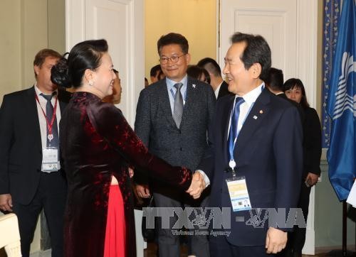 越南国会主席阮氏金银会见韩国国会议长丁世均