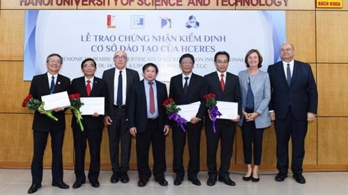越南首批4所大学获得国际认证