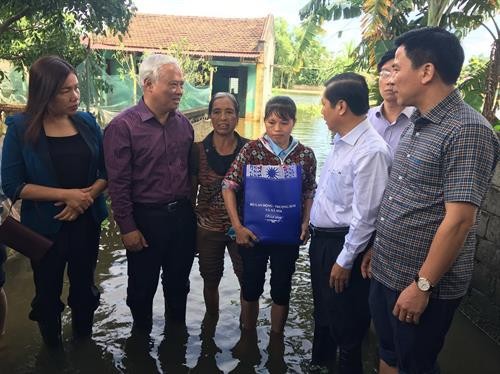 越南国会副主席汪周刘赴清化省灾区看望慰问受灾群众